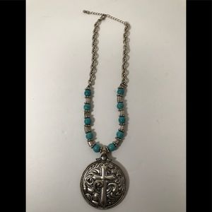 TURQUOISE COLORED SILVER TONE PENDANT NECKLACE